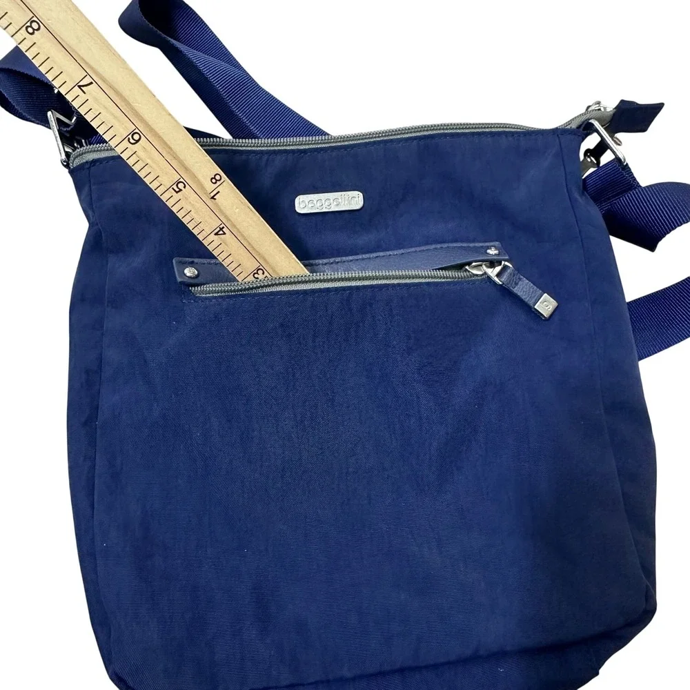 Baggallini Navy Blue Nylon Crossbody Messenger Bag Adjustable Strap Organizer